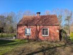 Naturliebhaber aufgepasst! Charmantes Einfamilienhaus in idyllischer Lage von Jheringsfehn - Seitenansicht